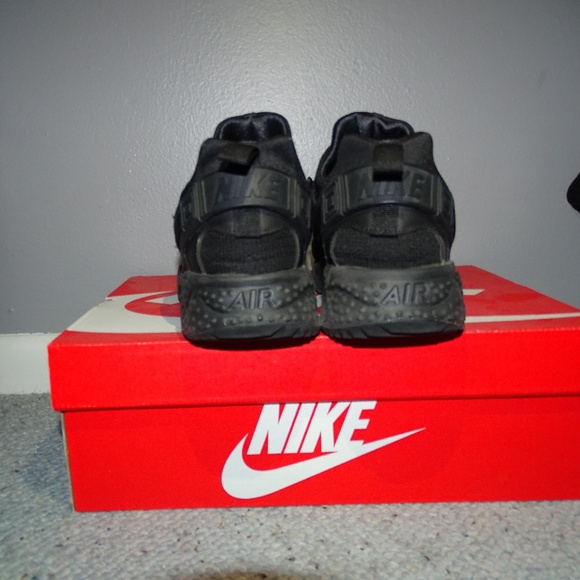 NIKE HUARACHE UTILITY - Picture 3 of 4